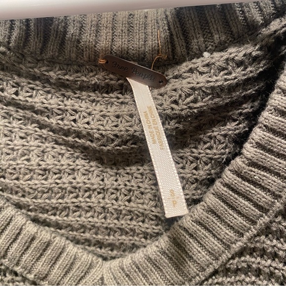 Free People moonshine green cold shoulder frayed hem knit sweater - Picture 3 of 4